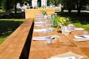 Tafel und Feldküche
